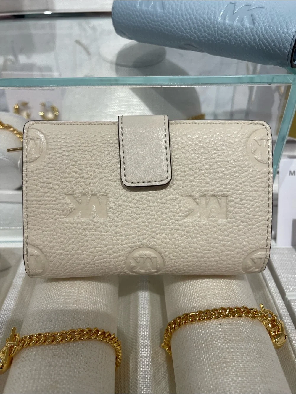 Michael Kors Jet Set Travel Medium Logo Debossed Billfold Wallet Light Cream NWT